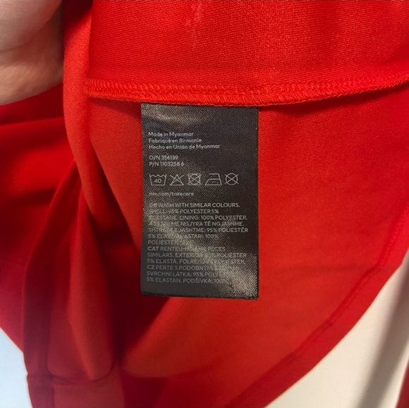 NWT H&M Sweetheart neckline, long sleeves, and straight-cut hem jersey shirt - Picture 4 of 5